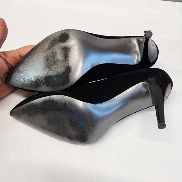 Tahari Accord Black Suede Jewel Pumps Size 7.5 - Picture 11 of 13
